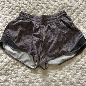 Lululemon Hotty Hots Grey size 6 LR 4”